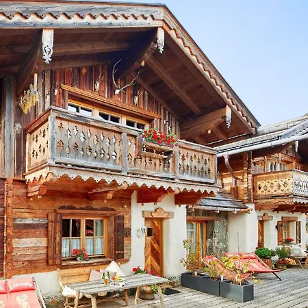Im Almdorf In 別荘 フラッハウ